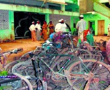 Malegaon blast; Eight charge free | मालेगाव स्फोट; आठ आरोपमुक्त