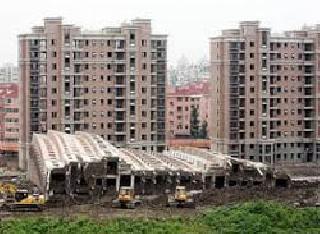 Unlawful constructions started in the pirate | बेकायदा बांधकामे पिंपरीत सुरूच