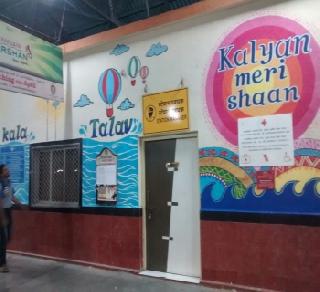 Wall paintings of Kalyan station | कल्याण स्थानकाच्या भिंती नटल्या चित्रांनी