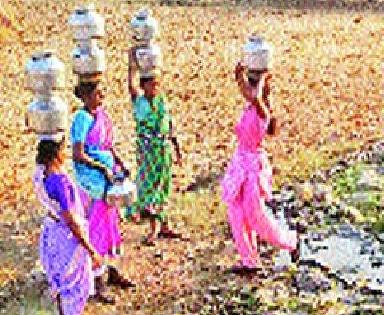 Descriptive water for women of Kati village | आपटी गावच्या महिलांची पाण्यासाठी वणवण