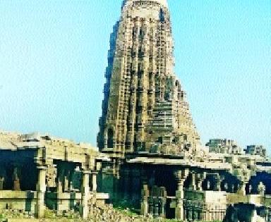 Pushasnath temple in 'Ujani' is open | ‘उजनी’तील पळसनाथ मंदिर उघडे