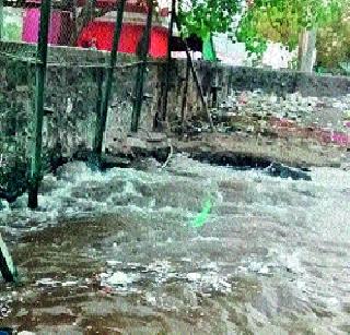 Road to the river! | रस्त्याची झाली नदी!