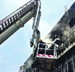 Fire at the building in the Fort | फोर्टमध्ये इमारतीला आग