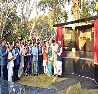 The exposition of Conishlevel at the historic site of the Raj Bhavana | राजभवनातील ऐतिहासिक जागेवर कोनशिलेचे अनावरण