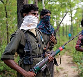 Three forest guards torched by Maoists | तीन वनरक्षकांना नक्षल्यांकडून जबर मारहाण