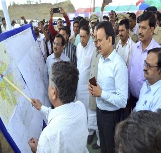 For the fulfillment of the irrigation projects, the issue will be opened. | सिंचन प्रकल्पांच्या पूर्ततेसाठी प्रसंगी कर्जरोखे उभारू! For the fulfillment of the irrigation projects, the issue will be opened. | सिंचन प्रकल्पांच्या पूर्ततेसाठी प्रसंगी कर्जरोखे उभारू!