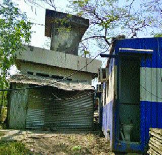 Tailored toilets first and take action ... | आधी प्रसाधनगृहे बांधा मगच कारवाई करा...