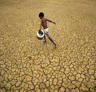 Buldana-Debalghat villagers asked for water | बुलडाणा - देऊळघाट ग्रामस्थांनी मागितली पाण्यासाठी भिक