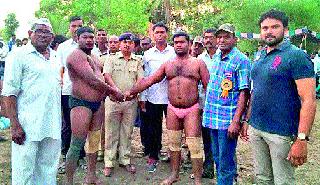 The wretched wrestling at Chundhane | चौंधाणे येथे रंगली कुस्त्यांची दंगल