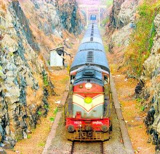 Konkan Railway booked four months ago | चार महिन्यांआधीच कोकण रेल्वे आरक्षित