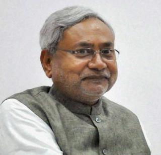 Nitish Kumar does not have the qualities of PM becoming | पीएम होण्याचे गुण नितीशकुमारांमध्ये नाहीत