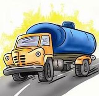 Water supply to 57 wagons with three tankers | ५७ वाड्यांना तीन टँकरने पाणीपुरवठा Water supply to 57 wagons with three tankers | ५७ वाड्यांना तीन टँकरने पाणीपुरवठा