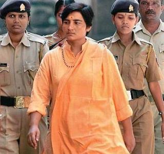 Malegaon blast, Sadhvi Pradnya, Colonel Purohit removed the allegations | मालेगाव बॉम्बस्फोट, साध्वी प्रज्ञा, कर्नल पुरोहितवरील मोक्काचे आरोप हटवले