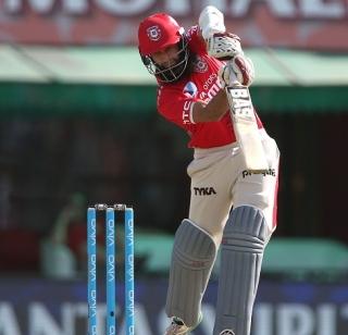 Punjab's 180 runs against Hyderabad | पंजाबचे हैदराबादसमोर १८० धावांचे आव्हान Punjab's 180 runs against Hyderabad | पंजाबचे हैदराबादसमोर १८० धावांचे आव्हान