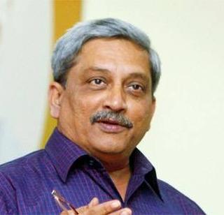 Manohar Parrikar will give 15 acres of land for Pune airport | पुण्याच्या विमानतळासाठी 15 एकर जमीन देणार - मनोहर पर्रीकर