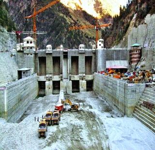 There is no money for the maintenance of the property of the millions! | करोडोंची मालमत्ता उघड्यावर, देखभालीसाठी पैसेच नाहीत!