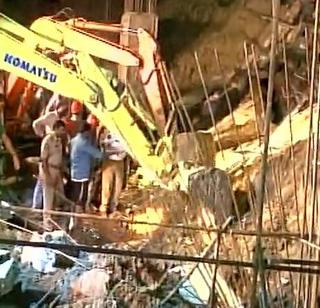 In Andhra Pradesh the wall collapses, killing seven people | आंध्रप्रदेशात भिंत कोसळली, सात मजूर ठार