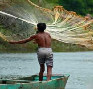 The fishermen's boats are finally behind | मच्छीमार नौकांवरील कारवाई अखेर मागे