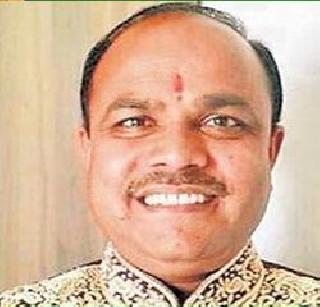 Chawhan's locker is about three pounds of gold | चव्हाणच्या लॉकरमध्ये सव्वापाच किलो सोने Chawhan's locker is about three pounds of gold | चव्हाणच्या लॉकरमध्ये सव्वापाच किलो सोने