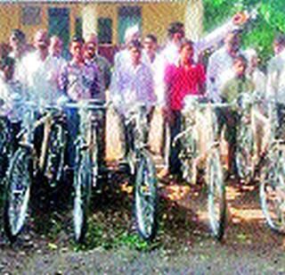 Bicycle distribution at Takli Bhima | टाकळी भीमा येथे सायकलींचे वाटप