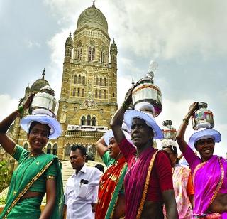Water for Shahapur people | पाण्यासाठी शहापूरवासीयांची दिंडी