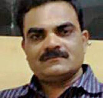 Narendra Belsrere received the Navratna Chorus award | नरेंद्र बेलसरे यांना नवरत्न दर्पण पुरस्कार Narendra Belsrere received the Navratna Chorus award | नरेंद्र बेलसरे यांना नवरत्न दर्पण पुरस्कार