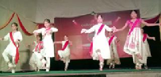 Weddings of looted prizes from various competitions | विविध स्पर्धांमधून सखींनी लुटली बक्षिसांची मेजवानी Weddings of looted prizes from various competitions | विविध स्पर्धांमधून सखींनी लुटली बक्षिसांची मेजवानी