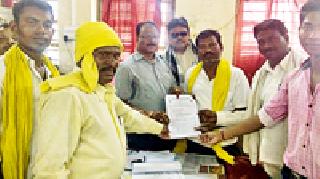 'त्या' आरोपीला अटक करा