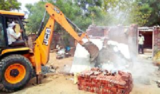 Removal of encroachment in Digras: | दिग्रसमध्ये अतिक्रमण हटाव :