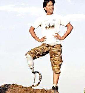 Divyang Ashoka's Everest Bharari | दिव्यांग अशोकची ‘एव्हरेस्ट भरारी’ Divyang Ashoka's Everest Bharari | दिव्यांग अशोकची ‘एव्हरेस्ट भरारी’