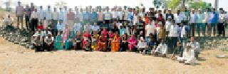 Shramdaan of the Vathodas for water conservation | जलसंधारणाकरिता वाठोडावासीयांचे श्रमदान Shramdaan of the Vathodas for water conservation | जलसंधारणाकरिता वाठोडावासीयांचे श्रमदान