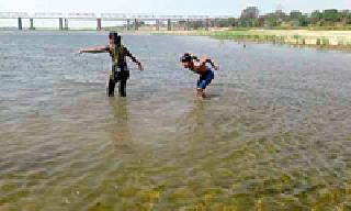 Gosikhurd's water is left in Wainganga | गोसीखुर्दचे पाणी वैनगंगेत सोडले