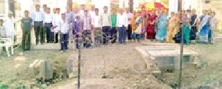 Roads, drains, leased out, | रस्ते, नाल्याच नसलेले कळंबे ले-आऊट