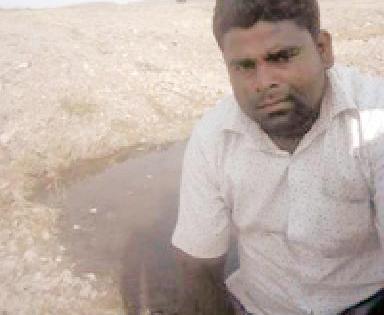 He made clean water, drains and drains for the tragedy of wildlife | त्याने वन्यप्राण्यांच्या तृष्णातृप्तीसाठी केले पाणवठे, नाले स्वच्छ He made clean water, drains and drains for the tragedy of wildlife | त्याने वन्यप्राण्यांच्या तृष्णातृप्तीसाठी केले पाणवठे, नाले स्वच्छ