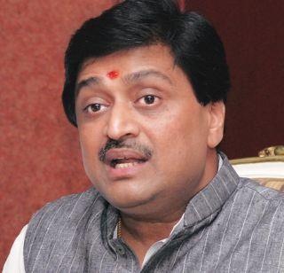 Ashok Chavan, Modi government's two years of frustration and cheating | मोदी सरकारची दोन वर्षे अपेक्षाभंगाची आणि फसवणुकीची- अशोक चव्हाण