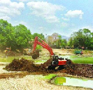 The pond at the bottom of the pond will be free from sediment | खालापुरातील तळे होणार गाळमुक्त The pond at the bottom of the pond will be free from sediment | खालापुरातील तळे होणार गाळमुक्त