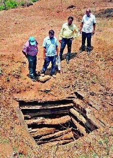 Two-year-old wells still water sources | दोनशे वर्षांपूर्वीच्या विहिरीला अजूनही पाण्याचा स्रोत