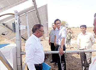 The first Solar Krishi Pump was set up in Amgaon | आमगावात बसविण्यात आला पहिला सौर कृषी पंप The first Solar Krishi Pump was set up in Amgaon | आमगावात बसविण्यात आला पहिला सौर कृषी पंप