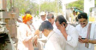 P.V. Textiles thirst for Bhavvy Rural Hospital | पी.व्ही. टेक्सटाईल्सने भागविली ग्रामीण रुग्णालयाची तहान P.V. Textiles thirst for Bhavvy Rural Hospital | पी.व्ही. टेक्सटाईल्सने भागविली ग्रामीण रुग्णालयाची तहान