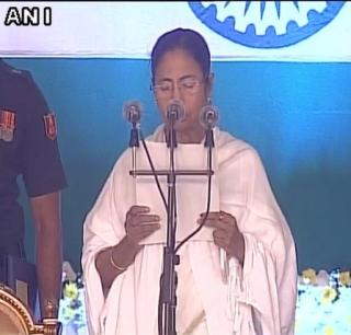 Mamta Banerjee sworn in as Chief Minister for second time | ममता बॅनर्जींनी दुस-यांदा घेतली मुख्यमंत्रीपदाची शपथ