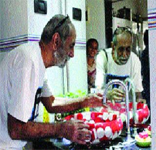 The 81-year-old fastenant Jabethar, who saved Depthanb | थेंबथेंब वाचवणारा ८१ वर्षांचा व्रतस्थ जलदूत The 81-year-old fastenant Jabethar, who saved Depthanb | थेंबथेंब वाचवणारा ८१ वर्षांचा व्रतस्थ जलदूत
