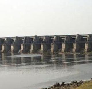 Five dams fall dry | पाच धरणे पडली कोरडी Five dams fall dry | पाच धरणे पडली कोरडी