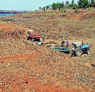 Mining digging in Bhama-Aakhad dam | भामा-आसखेड धरणातच खोदताहेत खाण