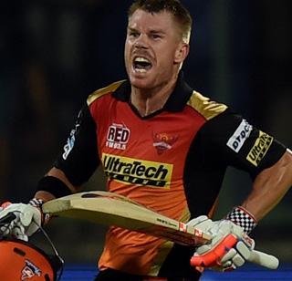 Warner motivated youngsters | वॉर्नरने युवा खेळाडूंना प्रेरित केले