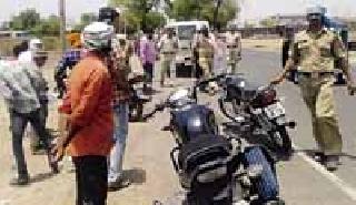 The woman's foot trembling due to star bus | स्टार बसखाली आल्याने महिलेच्या पायाचा चेंदामेंदा The woman's foot trembling due to star bus | स्टार बसखाली आल्याने महिलेच्या पायाचा चेंदामेंदा