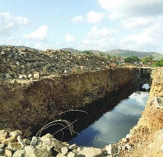 The blocks for the chawls disappeared | चाळींसाठी नाला गायब