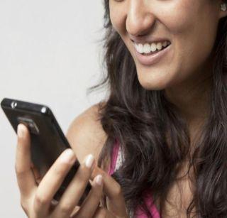 More women than smartphones | पुरुषांपेक्षा महिलाच स्मार्टफोनच्या अधिक आहारी