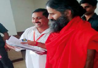 Ramdev Baba's sign of the purchase of a universal factory | युनिव्हर्सल कारखाना खरेदीचे रामदेवबाबांचे संकेत