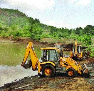 The lake in Karjat will be free from the slums | कर्जतमधील तलाव होणार गाळमुक्त The lake in Karjat will be free from the slums | कर्जतमधील तलाव होणार गाळमुक्त