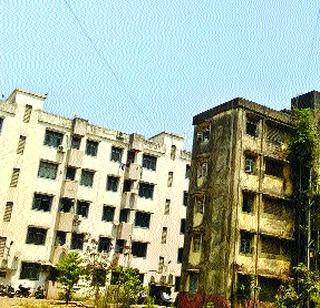 There is no railway colony in the list of dangerous buildings | धोकादायक इमारतींच्या यादीत रेल्वे कॉलनी नाही There is no railway colony in the list of dangerous buildings | धोकादायक इमारतींच्या यादीत रेल्वे कॉलनी नाही